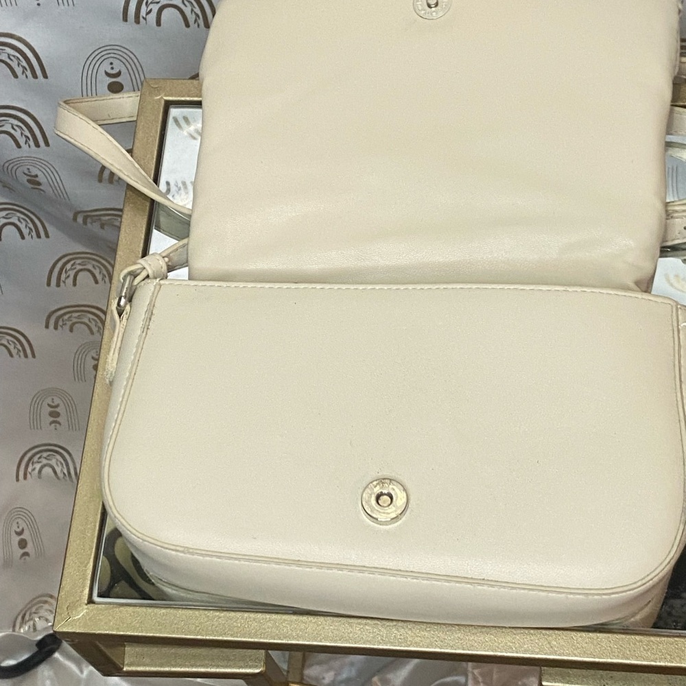 Elegant Cream Quilted Crossbody Bag with Gold Chain - Picture 6 of 13